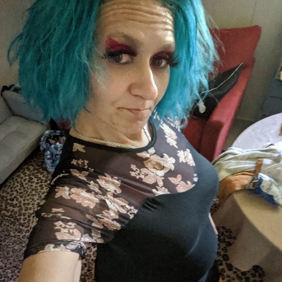 Meet your Posher, Casey - Picture 2 of 4